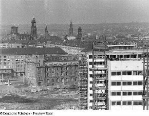 Blick über die Waisenhausstraße und den Dr.-Külz-Ring