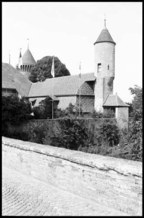 Estavayer-le-Lac: Schloss und Schlosshof, Chenaux