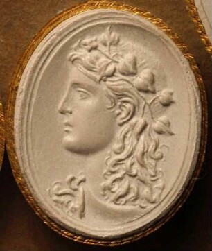Bacchus mit Efeu bekrönt (Daktyliothek, Das Alterthum nach Lippert und Visconti)