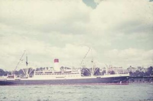 Passagierschiff "Cap Norte" : Hamburg. Passagierschiff "Cap Norte" (1922; Vulkanwerft (Hamburg)). Im Hintergrund die Seefahrtsschule Hamburg