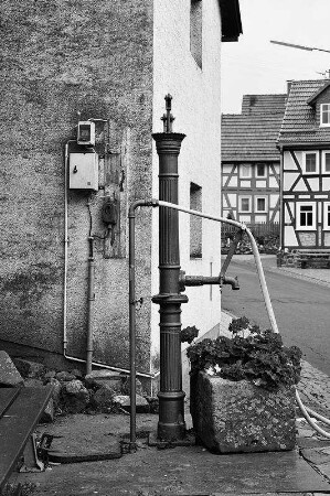 'Dorfbrunnen' (Brunnen); Schotten, Brunnenstraße (ggüber HsNr. 19)
