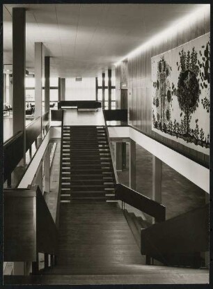 Stadthalle (auch: Mercatorhalle), Duisburg: Treppenaufgang zum Foyer Obergeschoss