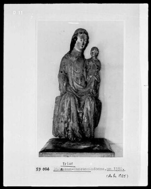 Sitzende Madonna