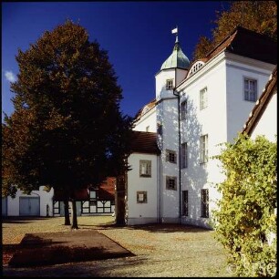 Berlin, Jagdschloss Grunewald, Hofansicht mit Nebengebäuden.