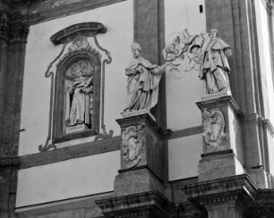 Petrus, Papst Benedikt XI. und Papst Benedikt XIII.