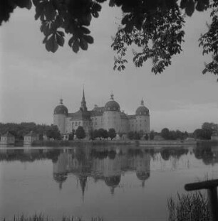 Blick auf das Jagdschloss Moritzburg von Südwesten