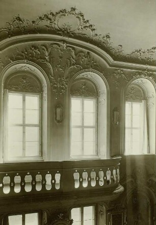 Taschenbergpalais, Kapelle, Stukkaturen über der Empore : Dresden. Taschenbergpalais, Treppenhaus im alten Hauptbau