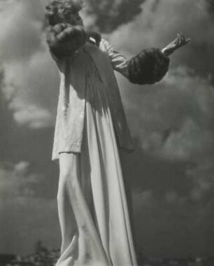 Modeaufnahme, Modell Ruth Haurwitz (femina)