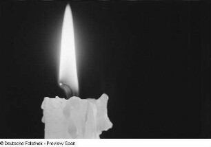 Makroaufnahme einer Kerzenflamme