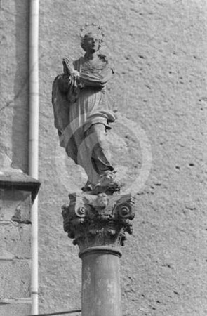 Mariensäule vor der katholischen Pfarrkirche Hirschberg
