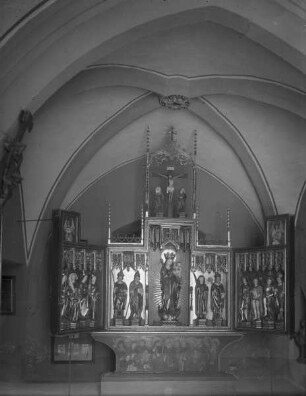Altar mit Mondsichelmadonna