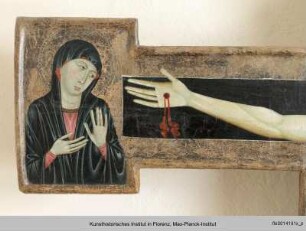 Kruzifix mit Maria, Johannes, Christus Pantokrator und einem Stifter