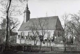 Dorfkirche : Dresden-Unkersdorf. Dorfkirche (14. Jahrhundert, 1697 Umgestaltung). Ansicht von Südosten