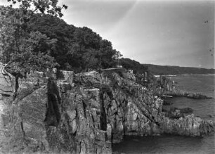 Klippen : Küste mit Klippen auf der dänischen Ostseeinsel Bornholm.