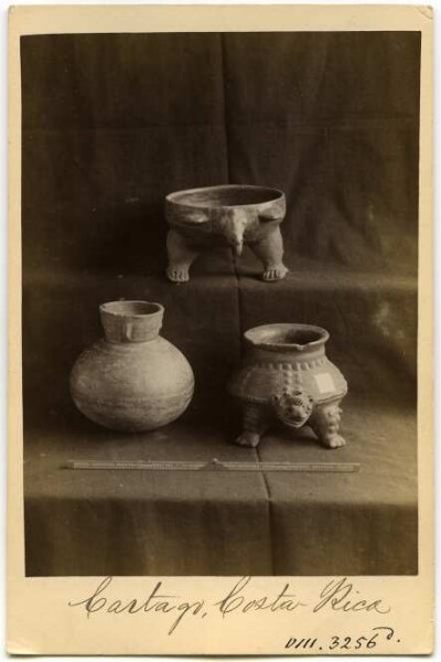 Three clay vessels: centre and right central highlands, Atlantic slope. left: Nicoya. From the Museo Nacional, San José (Costa Rica)