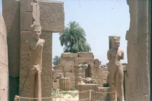 Ägypten. Karnak. Karnak-Tempel. Herrscherstatuen