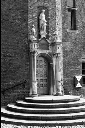 Kalkar: Rathaus, Renaissanceportal (1558)