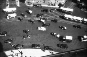 Blick herab vom Arc de Triomphe de l'Étoile, Paris