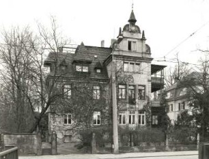 Dresden-Blasewitz, Loschwitzer Straße 17. Wohnhaus (1886/1900)