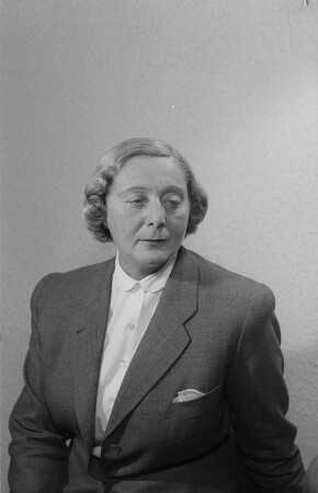Porträts von Hedda Zinner-Erpenbeck und Fritz Erpenbeck : Porträt von Hedda Zinner-Erpenbeck