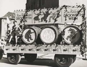 Berlin. Geschmückter Anhänger mit drei Weinfässern und einem Jungen während der Weinwerbewochen vom 03.06. bis 18.06.1950