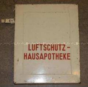 Luftschutz-Hausapotheke mit Inhalt