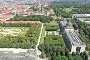 Hansjakob, Gottfried; München, Englischer Garten; Altstadtring, Königinstraße, Hofgarten, Finanzgarten, Englischer Garten, Staatskanzlei, Haus der Kunst, Prinz Carl Palais - Luftbild