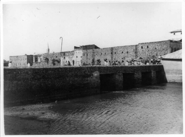 Pont à Ngambo (probablement Darajini)