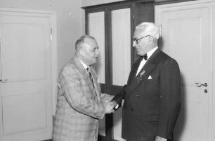 Feiburg: Oberpostdirektion; Staatssekretär Dr. Steinmetz, Bonn; Verdienstkreuz mit Herrn Vogel