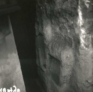 Pegauer Grenzstein. Sandstein. Um 920. Detail: Relief mit roßführendem Jüngling. Dresden: Palais im Großen Garten [Altertumsmuseum]