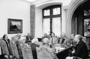 Freiburg: Regierungspräsidium; Regierungspräsident Nothhelfer, Weinbausachverständige, Gruppen