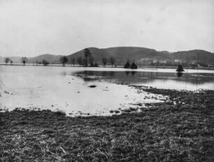 Überschwemmtes Feld : Blick über ein überschwemmtes Feld