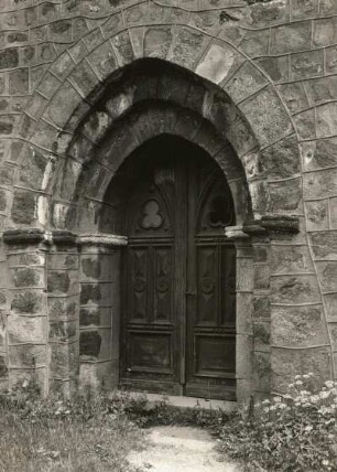 Heideblick-Riedebeck (südsüdwestlich von Luckau). Kirche (1192/1204). Westportal
