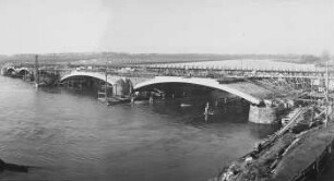 Hochwasser der Weser während der Bauzeit des Wasserstraßenkreuzes Minden