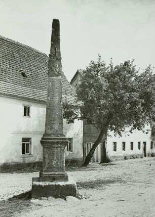 Distanzsäule : Krakau. Distanzsäule (1732) vor dem Gasthof "Zum Grünen Baum"
