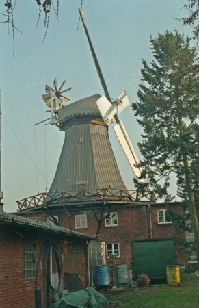 Braaker Mühle: Außenansicht: vorne links Nebengebäude: 24. März 2003