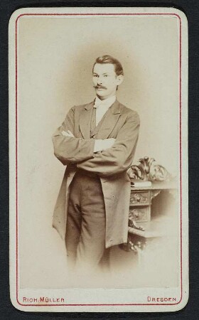 Porträt Wilhelm Scheffler : Foto-/Bildersammlung Stenografische Sammlung. Porträt Wilhelm Scheffler. Photographie. Carte de visite (um 1877; R. Müller). Dresden: SLUB P a 0511