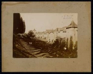 Stadtmauer, Weißenburg (Bayern): Ansicht eines Abschnitts mit Graben
