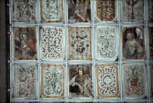 Maria, Christus, Engel und Heilige zwischen Ornamentfeldern