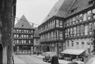 Halberstadt, Holzmarkt : Halberstadt. Holzmarkt mit Fachwerkwohnhäusern. Blick nach Nordosten