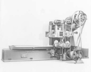 Zweiständerhobelmaschine (Zimmermann, Chemnitz) : Technikgeschichte | Maschinenbau | Werkzeuge und Werkzeugmaschinen | Hobelmaschinen, Drehbänke; Revolver Drehbänke; Automaten, Schleifmaschinen