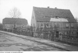 Dresden, Besuch griechischer Kinder, Griechin aus Athen auf einer Kundgebung im Sachsenverlag Dresden, Ludwig Renn mit griechischen Kindern, Juni 1950 & Dresden, Wachwitz, Cotta, Wohnungen der Kommunalen Wohnungsverwaltung (KWV), Juni 1950