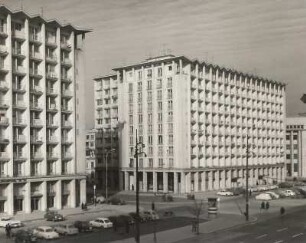 Bukarest. Boulevard Balcescu. Mehrzweckbauten mit 9 Wohngeschossen
