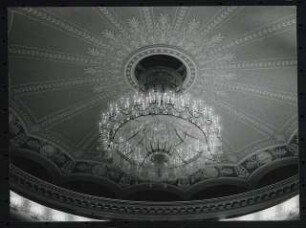 Nationaltheater, München Wiederaufbau: Detail Kronleuchter / Zuschauerrraum