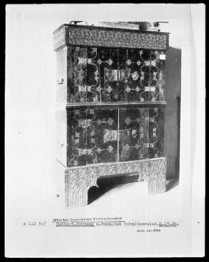 Spätgotischer Schrank