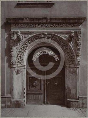 Portal des Ratskellers am Ring 8 in Bunzlau