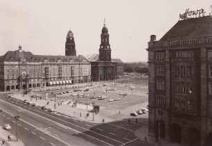 Ansicht von e. Wohn- und Geschäftshaus über die Ernst-Thälmann-Straße gegen Rathausturm und Kreuzkirche