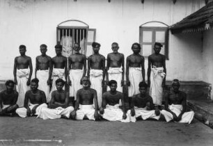 Männer aus den Nayar-Kasten (Deutsche Indien-Expedition 1926/1929 - 5. Südindien)