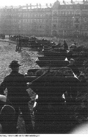 Dresden, Wiederaufbau. Beräumung mit der Trümmerbahn, um 1947