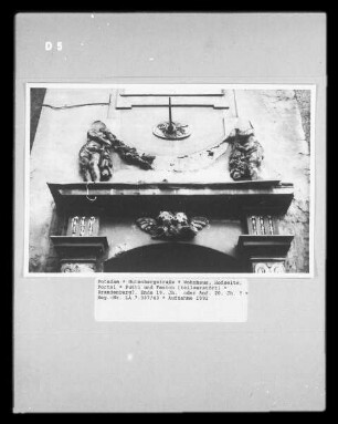 Putti und Feston